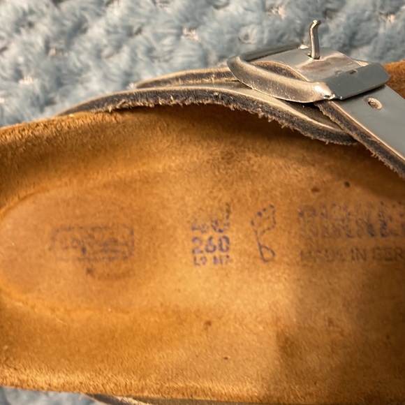 Birkenstock Gizeh, Metallic Silver, Patent Leather, Euro size 40, US size 9- 9.5 - Picture 3 of 14